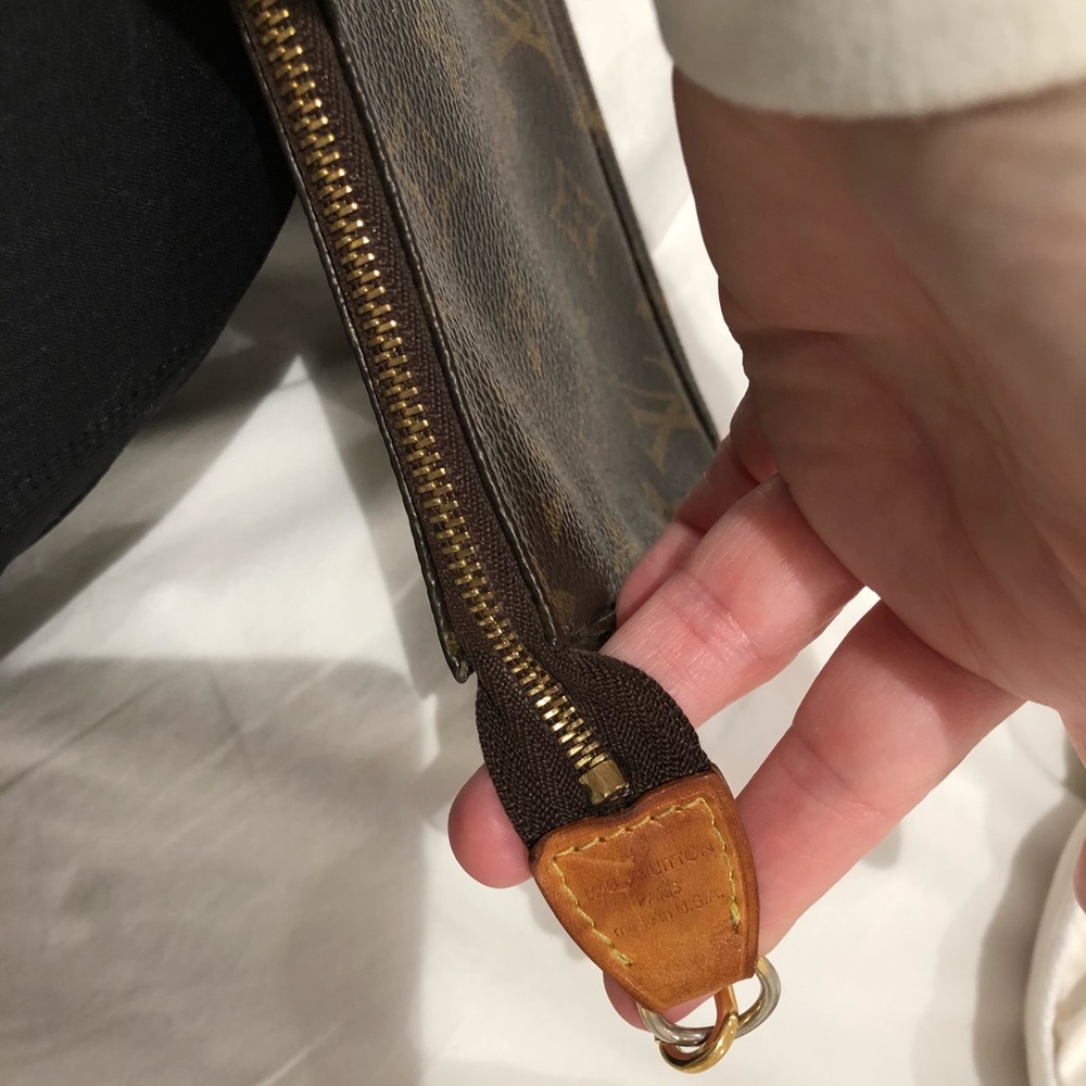 Authentic Louis Vuitton Monogram Pochette! - Picture 5 of 8